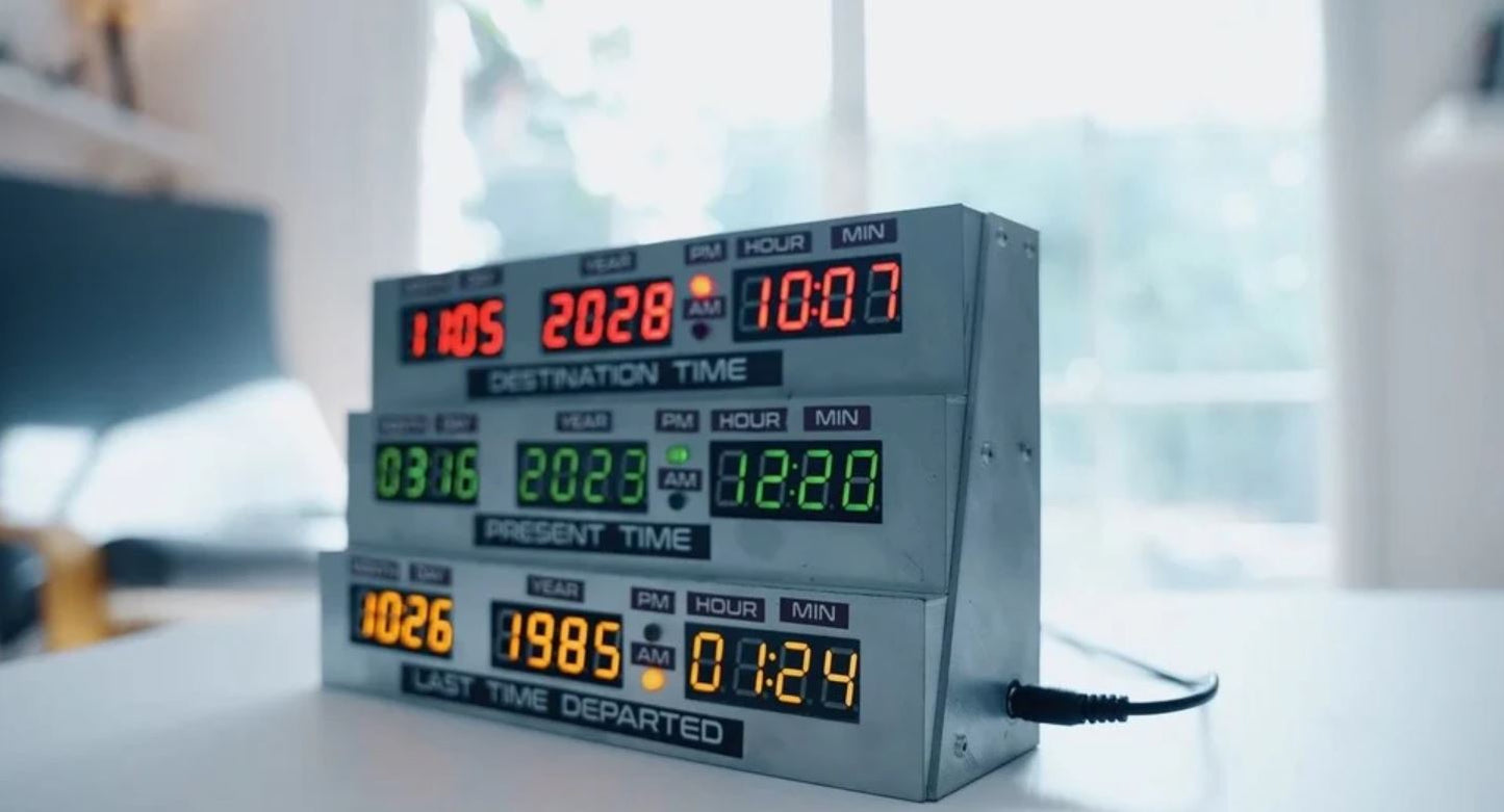 Horloge Delorean Retour Vers le Futur (OFFICIEL jéjélingé)